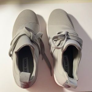Steve Madden lancer sneakers size 6M gray